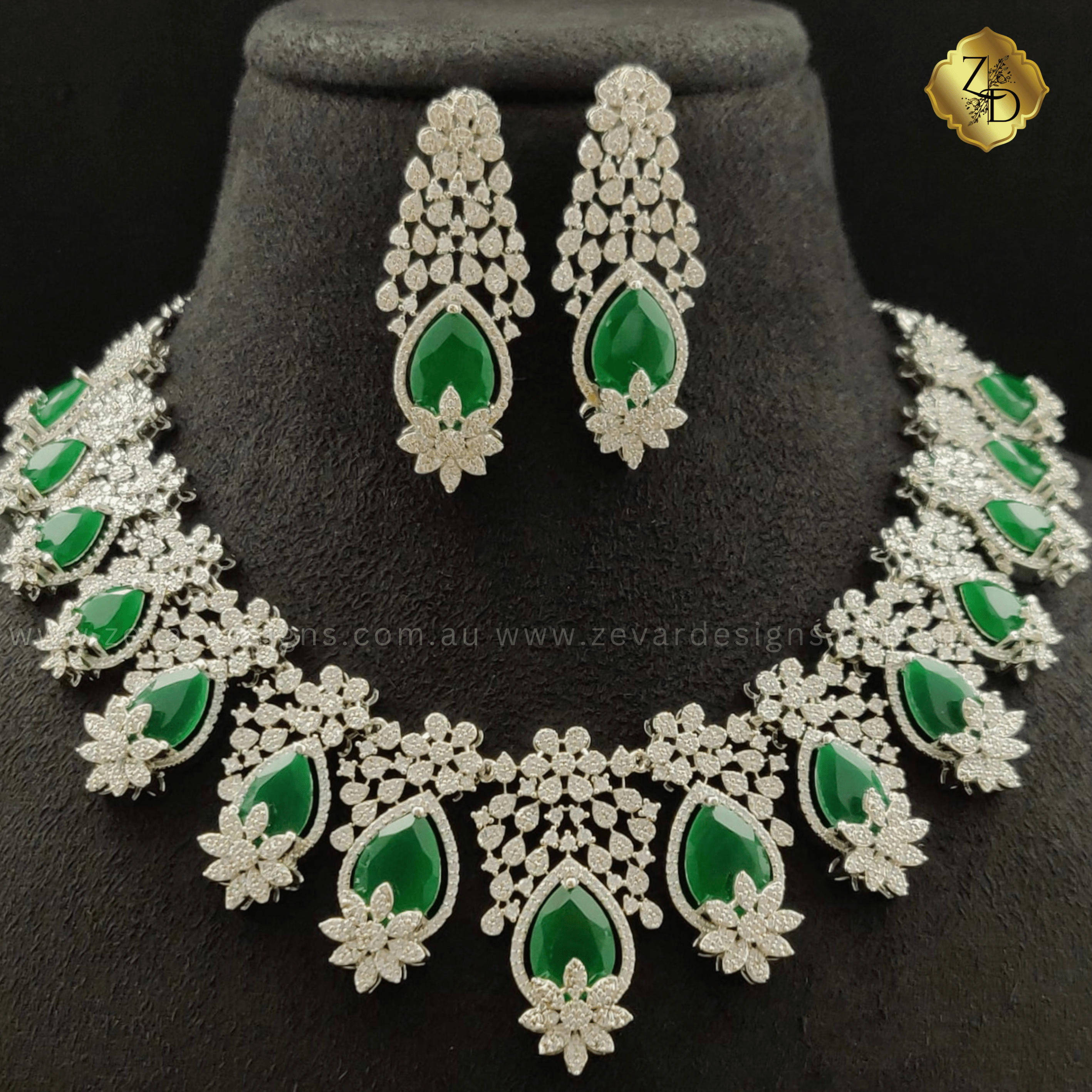 Green emerald sales necklace set